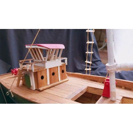 "Barco de Pesca Chilote Artesanal - Madera Nativa | Colección Única"