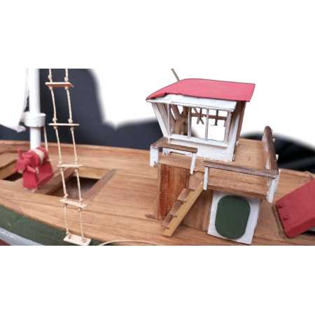 "Barco de Pesca Chilote Artesanal - Madera Nativa | Colección Única"