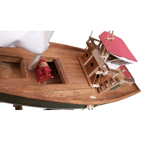 "Barco de Pesca Chilote Artesanal - Madera Nativa | Colección Única"